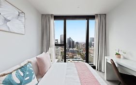 A Chic 2Br Apt Near Melbourne Cbd W Free Parking